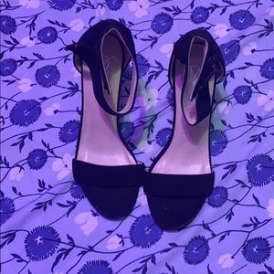 Heels I only wore it once it’s in good condition